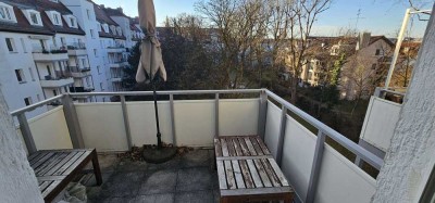 Schöne 3-Zimmer-Wohnung mit Balkon und Einbauküche in München Laim