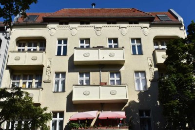 Exposé: Ganzes Dachgeschosswohnung für sich alleine