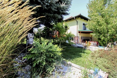 Familienidyll mit großem Garten, Spa-Bereich und Garage in beliebter Lage von Tresdorf