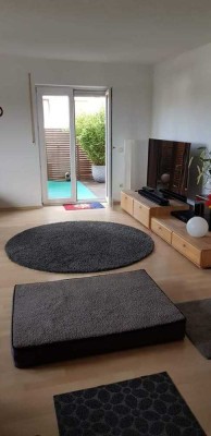 Schöne Erdgeschosswohnung in Waldkirchen,
4 Zimmer
(Wohnzimmer 30m², +3×Kinder/Büro je ca. 15m²)
1 K
