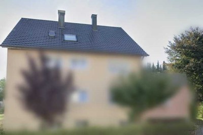 Kapitalanlage: Gut vermietete, gepflegte 2,5-Raum-DG-Wohnung mit Balkon und EBK in Pfullingen