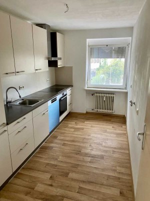 Helle 4-Zimmer-Wohnung mit Balkon in Burghausen