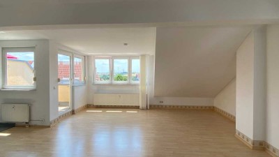 Über den Dächern von Marbach-Süd, großzügige, helle Dachgeschosswohnung in ruhiger Lage!