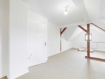 Gemütliche Dachgeschosswohnung im sanierten Denkmal mit spektakulärem Ausblick!