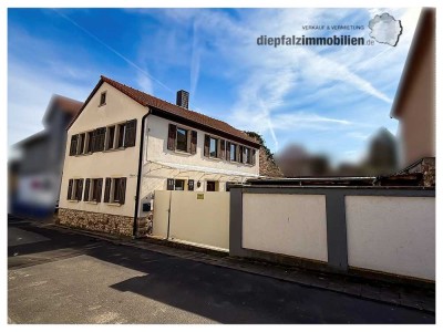 EFH mit 8 ZKB, Hof + 2 Carports mit sep. Baugrundstück (ca. 380 m²)