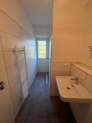 Leere 3-Zimmer-Wohnung (Maisonette) mit begehbarem Spitzboden (50 qm) *frisch saniert*