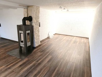 Stilvolle, vollständig renovierte 3,5-Zimmer-Terrassenwohnung mit Balkon und EBK in Bühlertal