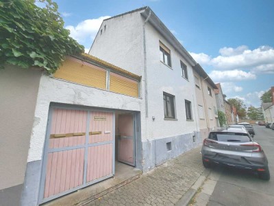 Mainz-Bretzenheim, Dreifamilienhaus in wertstabiler Lage - Sanierung erforderlich
