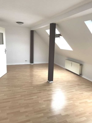 Wohnen in Ruhrorts bester Lage, Dachgeschosswohnung, 2 Zimmer