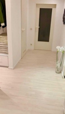 Freundliche und gepflegte 2-Zimmer-Dachgeschosswohnung mit Balkon und Einbauküche in Nordhorn