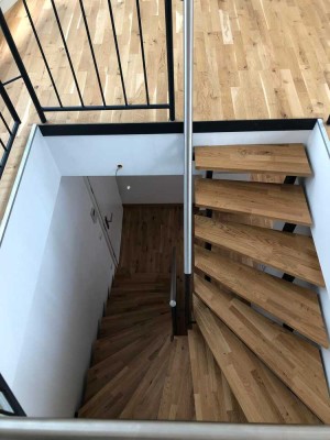 ++ Stilvolle, neuwertige 2 Zi.-Maisonette-Wohnung mit gehobener Innenausstattung // Atrium ++