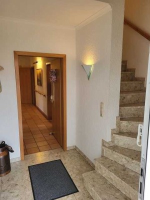 Luxuriöses Zweifamilienhaus mit Büro und Doppelgarage.