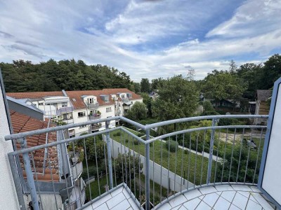 Sofortbezug, Dachgeschosswohnung mit PKW Stellplatz