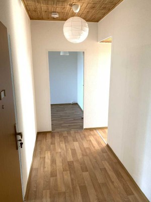 3 Zimmer Wohnung mit Balkon Stellplatz und Keller