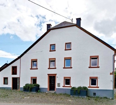 Renoviertes Bauernhaus im Ortskern von Breit