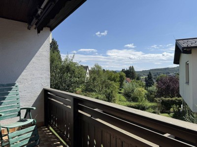 Südwest-Loggia mit Fernblick ins Grüne | Garage und Carport-Stellplatz | Absolute Ruhelage