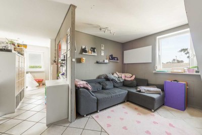 *REDUZIERT* Geschmackvolle, 2-Zimmer-Dachgeschosswohnung mit schöner Innenausstattung in Ratingen