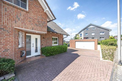 Doppelhaushälfte mit Ausblick: Wohnen in ruhiger Lage mit Wintergarten & Doppelgarage