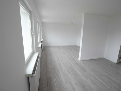 Modernisierte 3 -Zimmer Wohnung mit Terrassenfläche an der Aue