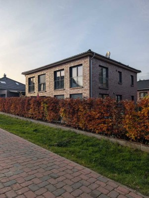 Moderne DHH mit Garten und Waldrandlage