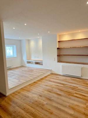 Geschmackvolle, modernisierte 3-Raum-DG-Wohnung mit geh. Innenausstattung mit Balkon in Dortmund