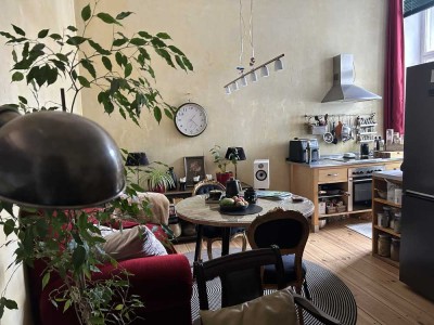 Für 1 Jahr! : möblierte 2 Zimmer Wohnung mit großer Wohnküche in Friedrichshain