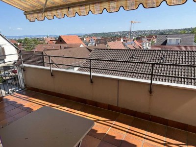 Frisch renovierte 4-Zi-DG-Wohnung mit Balkon und EBK in Echterdingen