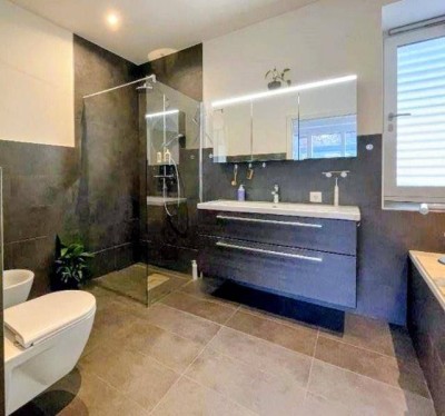 Exklusives Erdgeschoss Wohnglueck mit Garten und Sonnenterrasse in zentraler Ruhelage