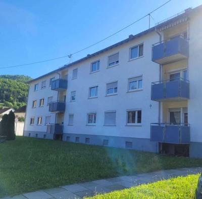 Preisgünstige Wohnung für den handwerklich Begabten - Grundsanierung erforderlich!!