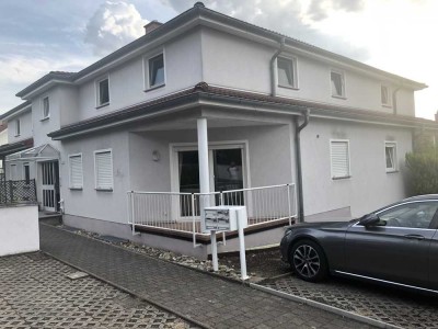 In Nieder-Olm: Gepflegte Erdgeschosswohnung mit zwei Zimmern und Balkon