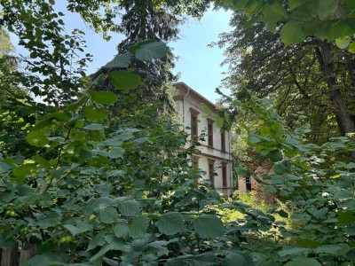 Freistehende Villa unter Denkmalschutz, mit einem großen Grundstück in exzellenter Wohnlage !!