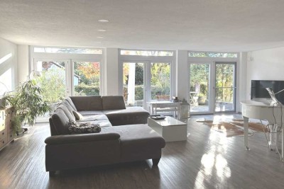 Absolut bevorzugt und wertig: Anwesen mit Indoor-Schwimmbad in bester Lage!