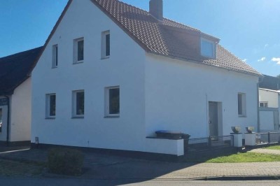 Renovierte 4 Zimmer Hochparterre-Wohnung in zentrale Lage von Varel