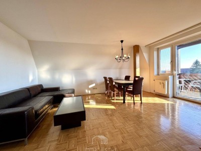 WOHLFÜHLFAKTOR: Geräumige 2-Zimmer-Wohnung mit überdachtem Balkon und Carport