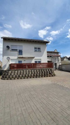 Komplett neu renovierte  Dachgeschoßwohnung