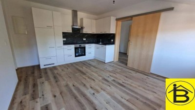 15368 Neu ausgebaute Dachgeschoßwohnung!