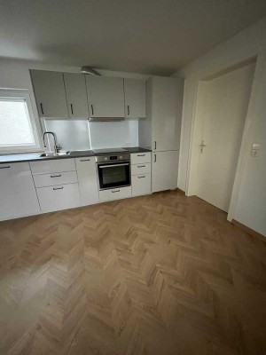 Stilvolle 3 Zimmer Wohnung mit EBK und Balkon in Sinsheim/Waldangelloch