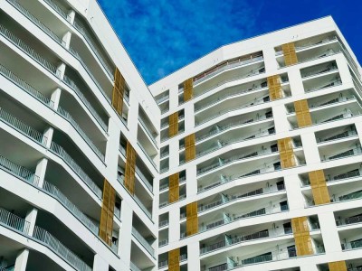 Eleganz trifft Wohnkomfort: Helle 3-Zimmer-Wohnung mit Balkon, neuer Küche & Tiefgaragenstellplatz!