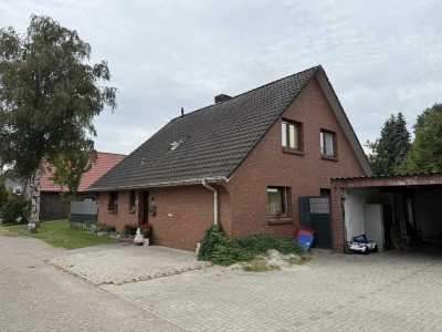 Zweifamilienhaus in Apen – ca. 157 m² Wohnfläche, renovierte DG-Wohnung, Doppelgarage & Balkon