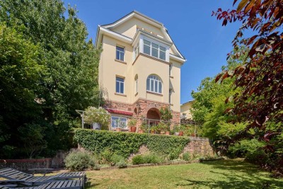 Repräsentative Villa mit denkmalgeschütztem Charme und moderner Eleganz