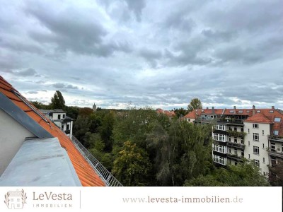 Bezugsfreie Dachgeschosswohnung in Bestlage