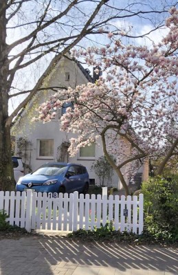 Großes Einfamilienhaus zentrumsnah, zur Miete mit Garten und zwei eigenen Parkplätzen - ab sofort