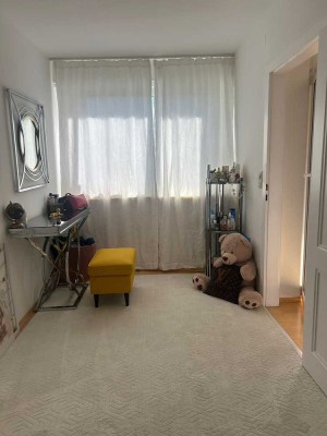 Geschmackvolle, modernisierte 2-Raum-Wohnung mit Balkon und EBK in Stuttgart