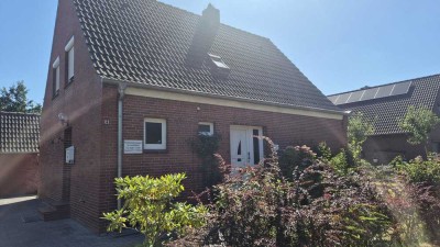 Schönes Einfamilienhaus/Ferienhaus mit 2 abgeschlossenen Wohnungen in Hagermarsch - verkauft