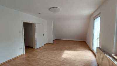 Geräumige moderne 1-Zimmer Wohnung mit separater kleiner Küche und Balkon