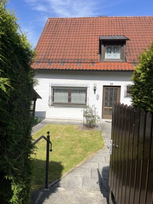 - AUS ALT MACH NEU - GEPFLEGTES HAUS MIT HANDWERKERPOTENZIAL IN SCHLOSSBERG