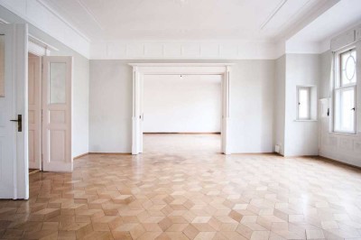 Repräsentative 9-Zimmer-Altbauwohnung zur individuellen Modernisierung  **Provisionsfrei**