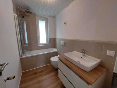 Erstbezug nach Modernisierung: 4 Zi. OG Wohnung (3-Fach-Vergl., neue Therme, uvm)