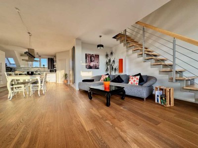 Von Privat: Traumhaftes Wohngefühl über den Dächern Derendorfs – Maisonette mit Südwest-Balkon