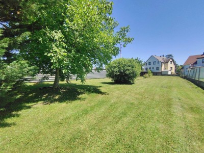 Zwei Doppelhaushälften auf großem 2.027 m² Baugrundstück